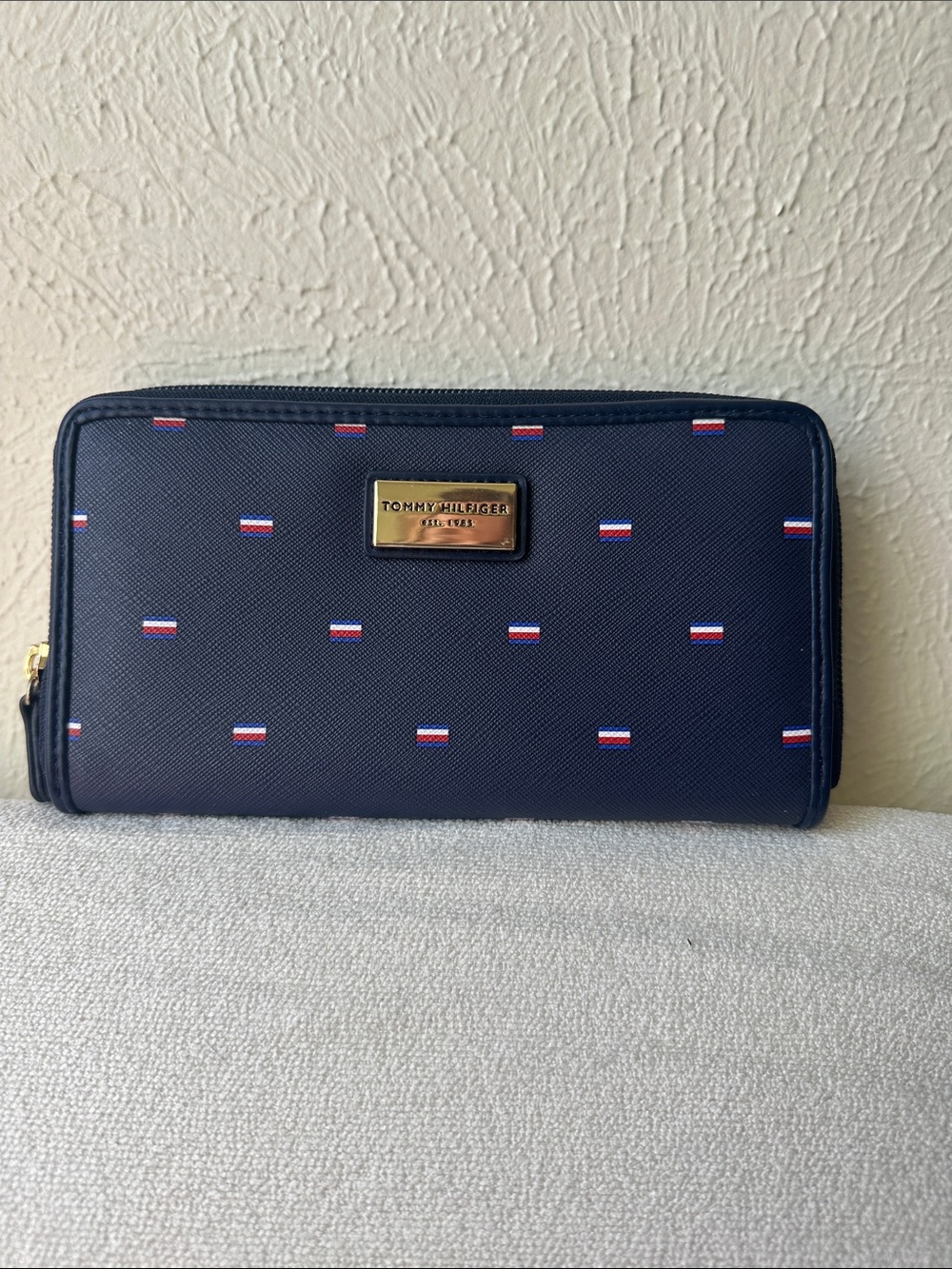 Tommy Hilfiger Navy Wallet with Red White Blue Flag Motif NWOT - Picture 1 of 5